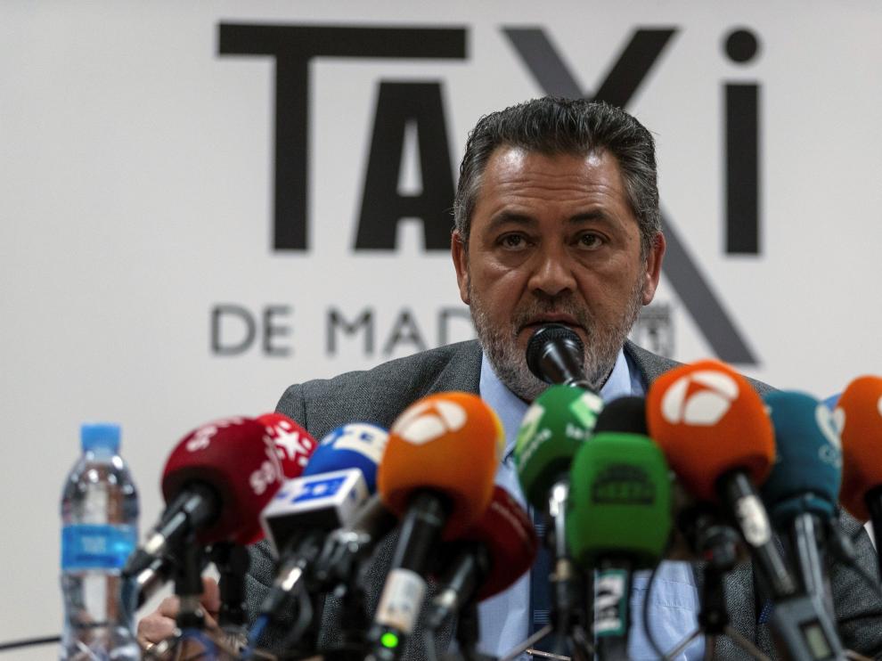 El presidente de la Federación Profesional del Taxi de Madrid, Julio Sanz, en rueda de prensa