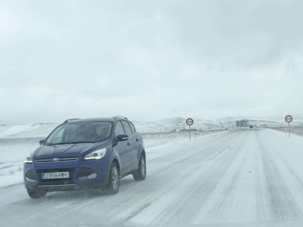 Casi 350 kilómetros de carreteras de Teruel están afectados por la nieve