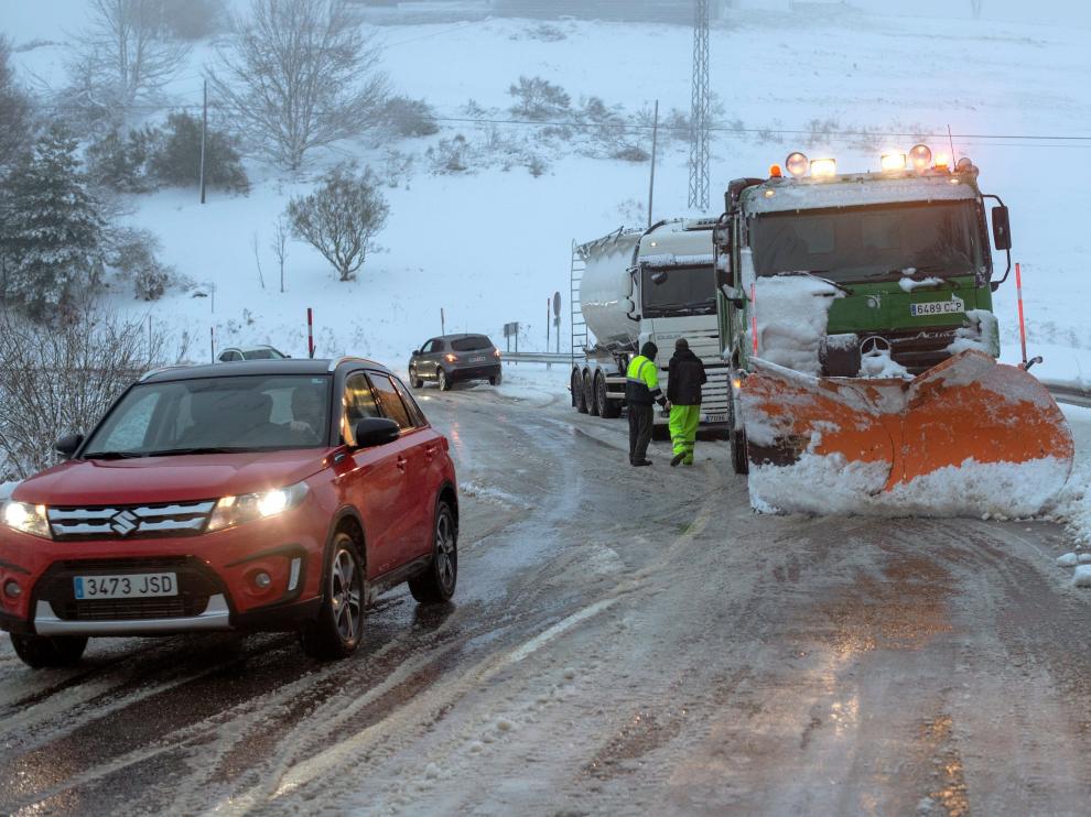 Más de 1.600 kilómetros de vías del norte peninsular afectados por la nieve
