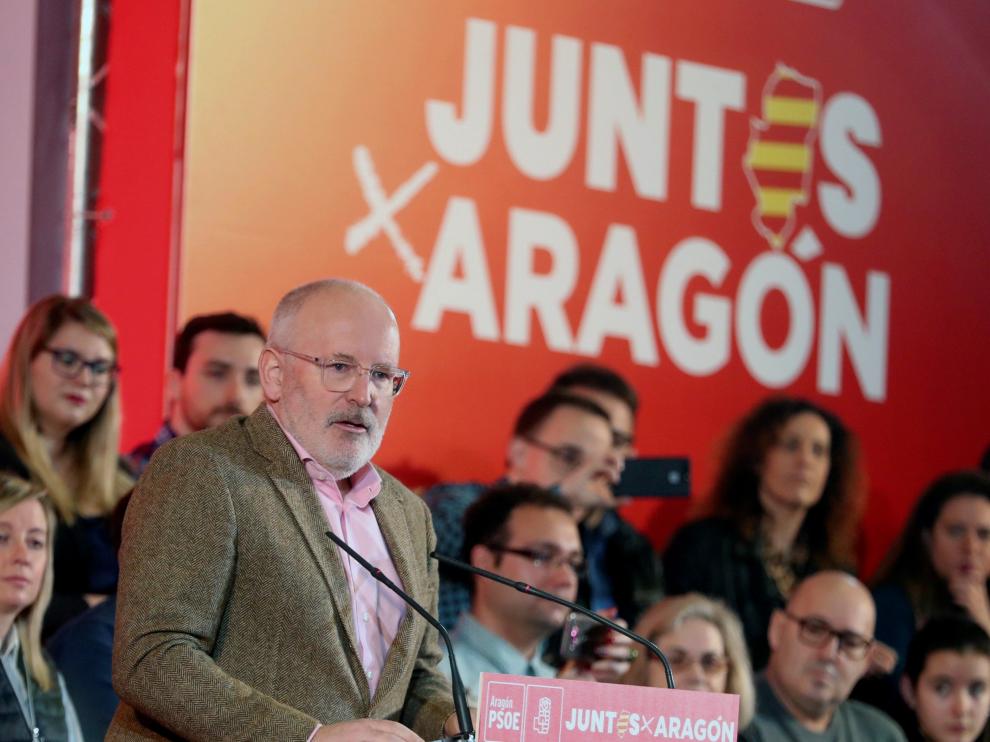 El socialista Frans Timmermans apuesta en Zaragoza por crear un fondo europeo para facilitar la transición energética