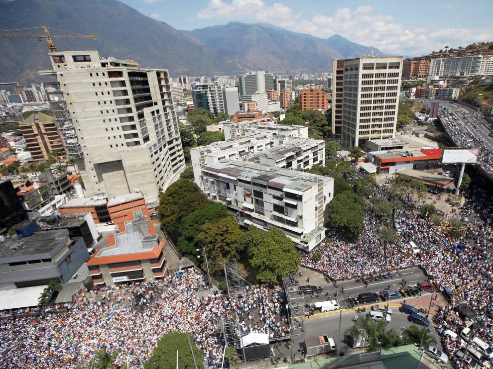 Una Venezuela dividida se mide en un pulso en las calles entre Guidó y Maduro