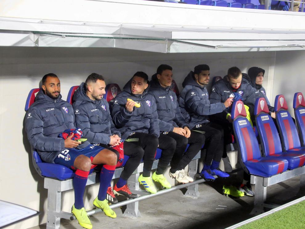 Banquillo de la SD Huesca en el partido contra el Valladolid.