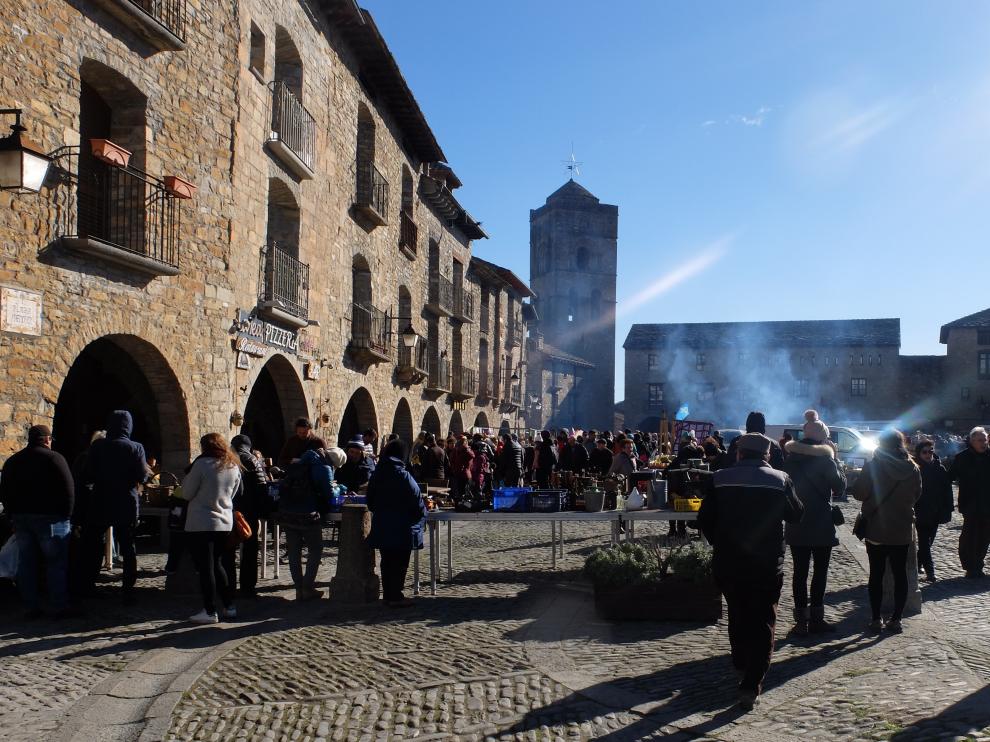 La plaza Mayor ha sido el centro de la feria