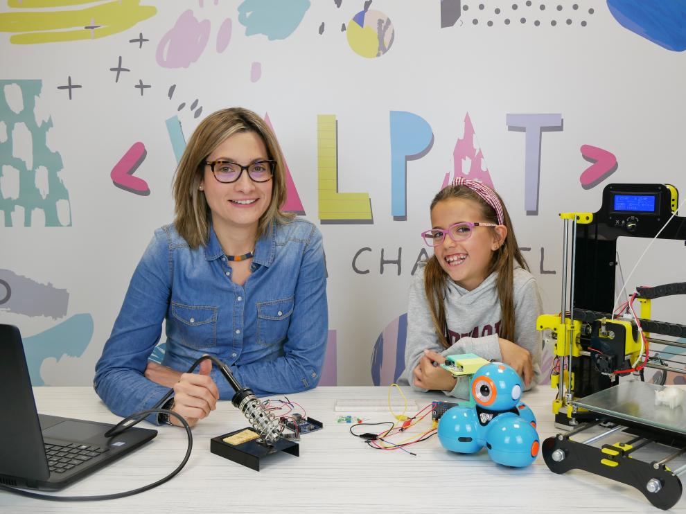 Patricia y Valeria divulgan proyectos de tecnología en su canal de Youtube 'ValPat'.