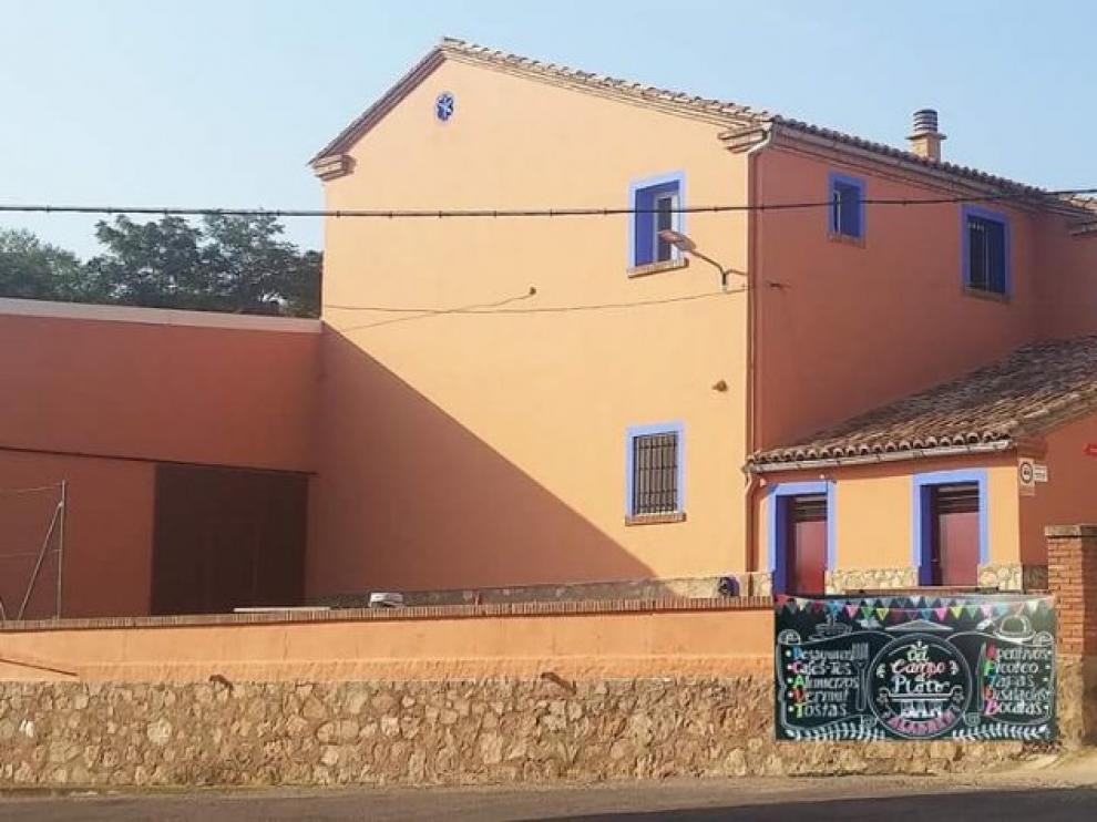 Imagen del exterior del bar que se oferta en Aladrén.