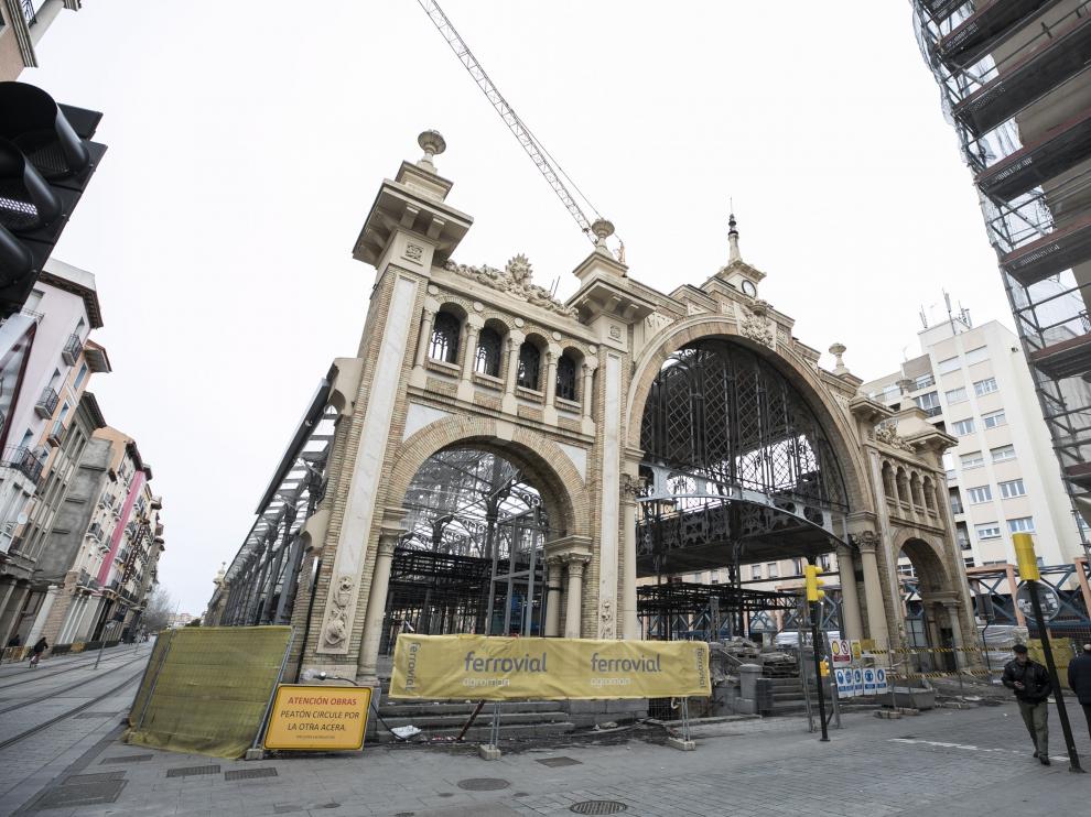 Uno de los accesos al mercado que diseñó Félix Navarro a finales del siglo XIX.