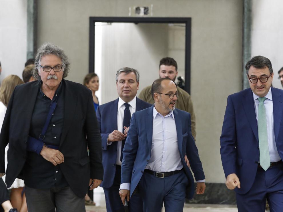 Tardà, a la izquierda, junto a otros portavoces parlamentarios