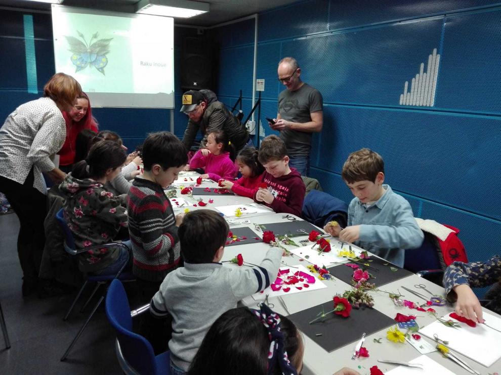 Taller de bioarte 'Creando flores', en el festival celebrado en Bilbao