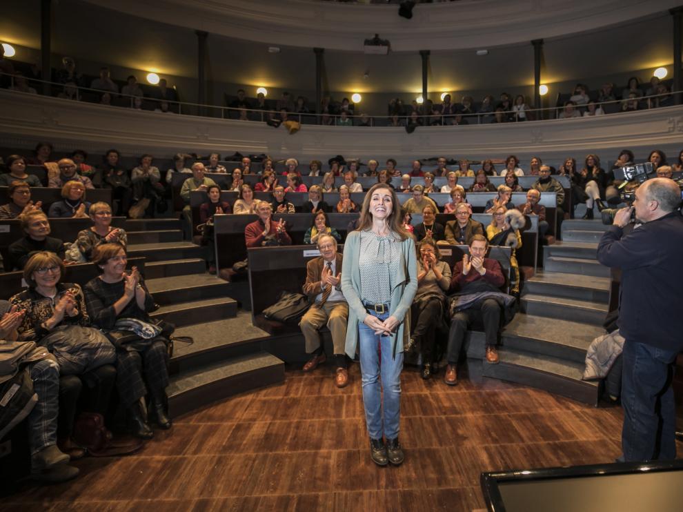 Ana Belén, ovacionada por el público que llenaba el Aula Magna del Paraninfo de la Universidad.