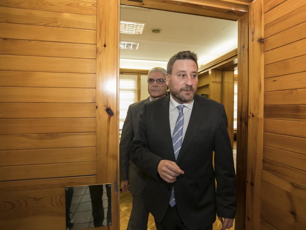 El consejero de Turismo de Aragón, José Luis Soro, entrando a su despacho este miércoles.