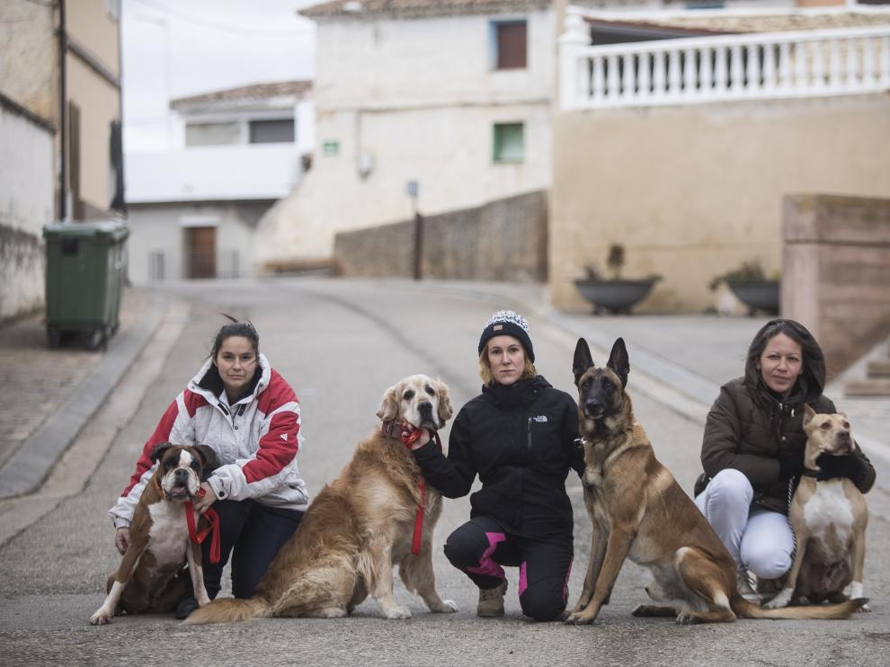 El proyecto Dogs 4 Working de Eva Miñano (izquierda) y Cristina Valdearcos (centro) echa a andar. A la derecha, Marisela Terán.