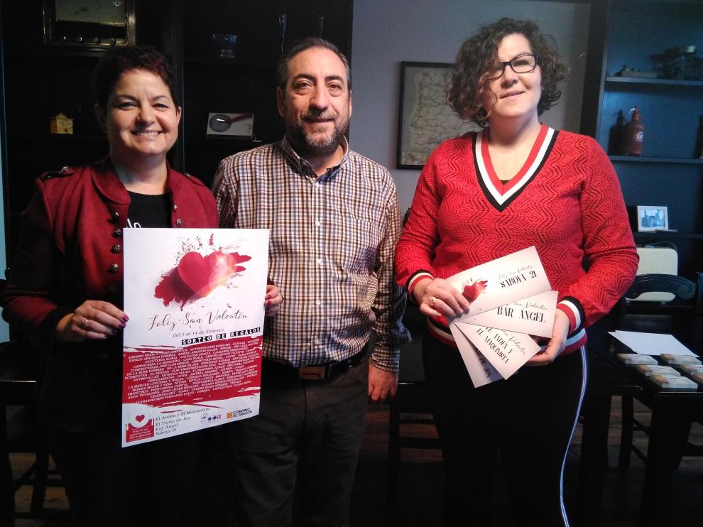 De izquierda a derecha, la gerente de ACT, Ana Tarazona; el hostelero José Luis San Martín; y la presidenta de la asociación, Lourdes Sánchez.