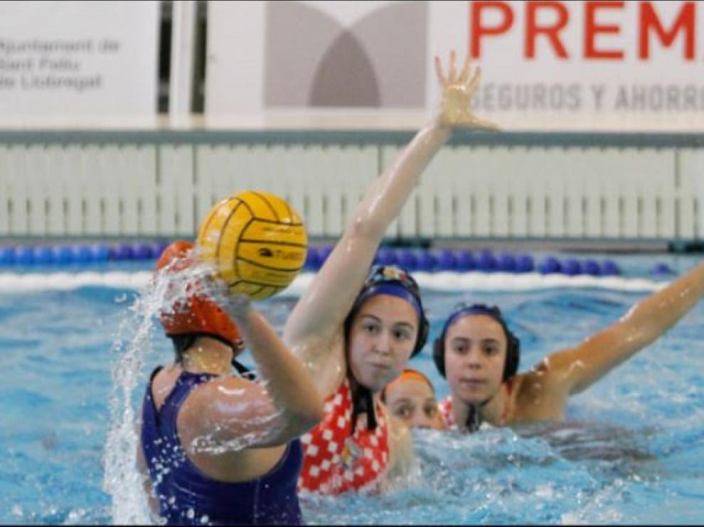 Una acción del partido de cuartos de ayer entre la EWZ y el Rubí.