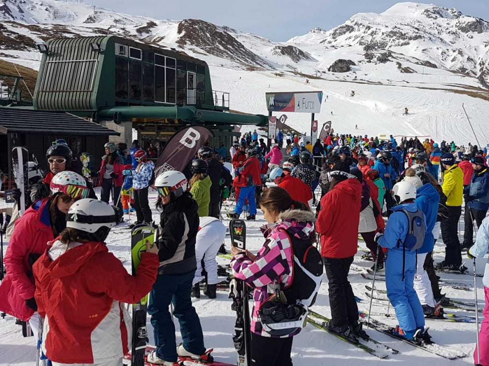 Fin de semana concurrido en las estaciones de esquí