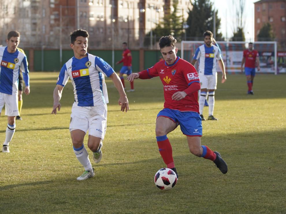 Un lance del partido entre el CD Teruel y el Hércules de Alicante.