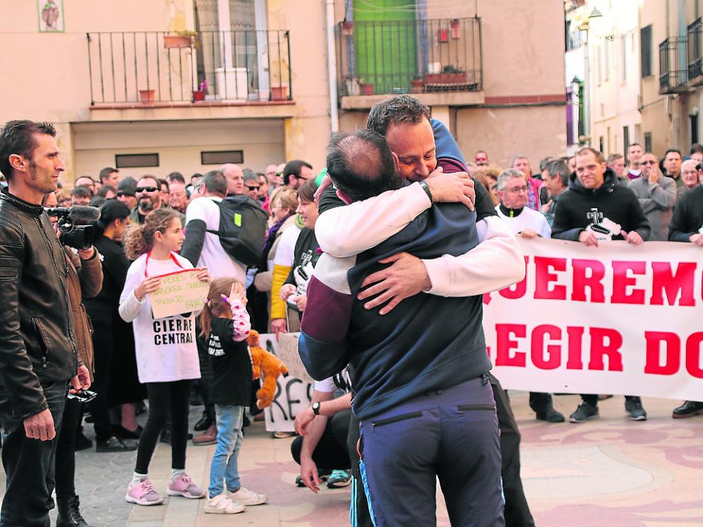 A la salida se vieron momentos muy emotivos con familiares, amigos y compañeros.