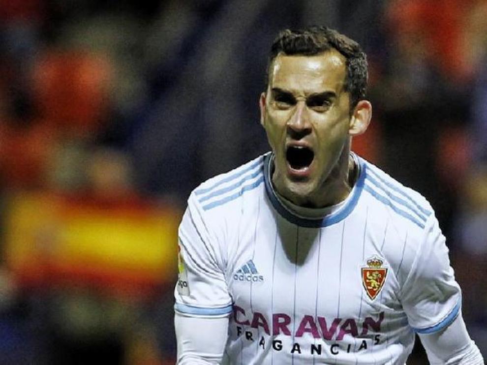 Linares grita con fuerza su primer gol como zaragocista, el 1-1 en Lugo este sábado que abrió la victoria final.