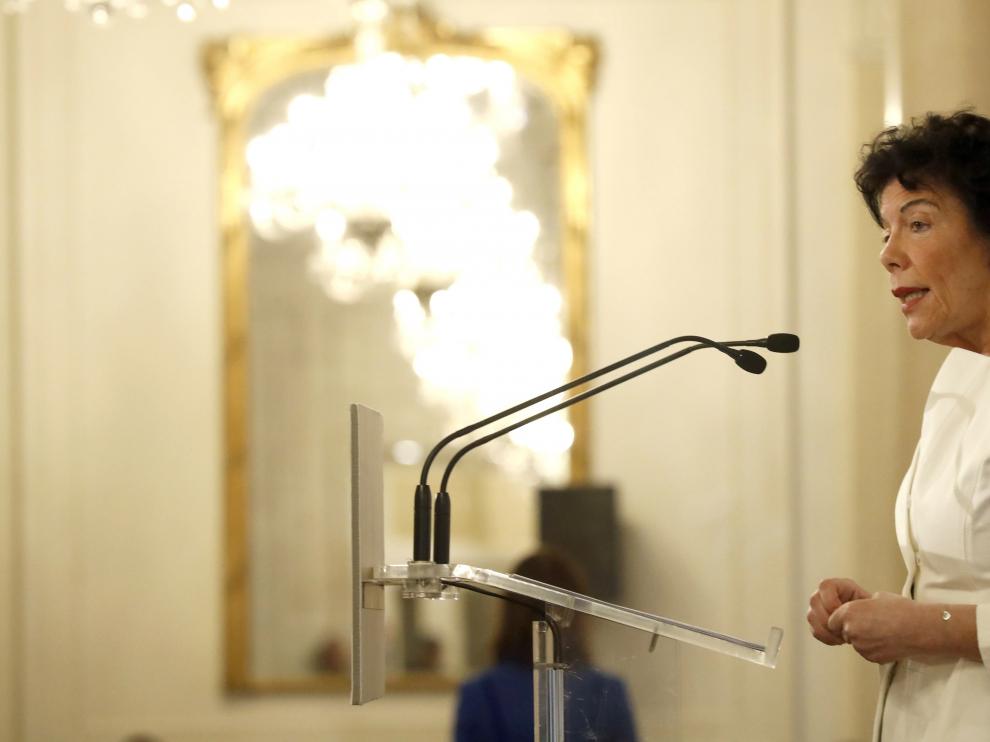 La ministra Isabel Celáa