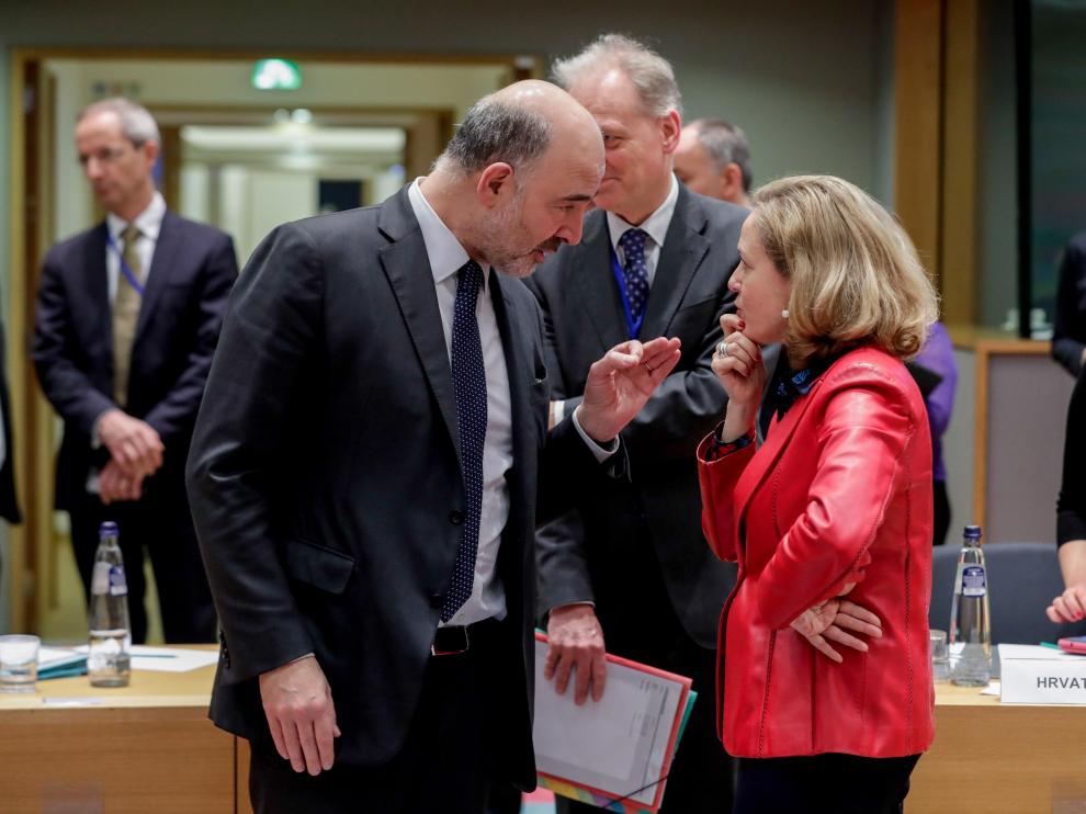 La ministra española de Economía, Nadia Calviño, junto al comisario europeo de Asuntos Económicos, Pierre Moscovici.