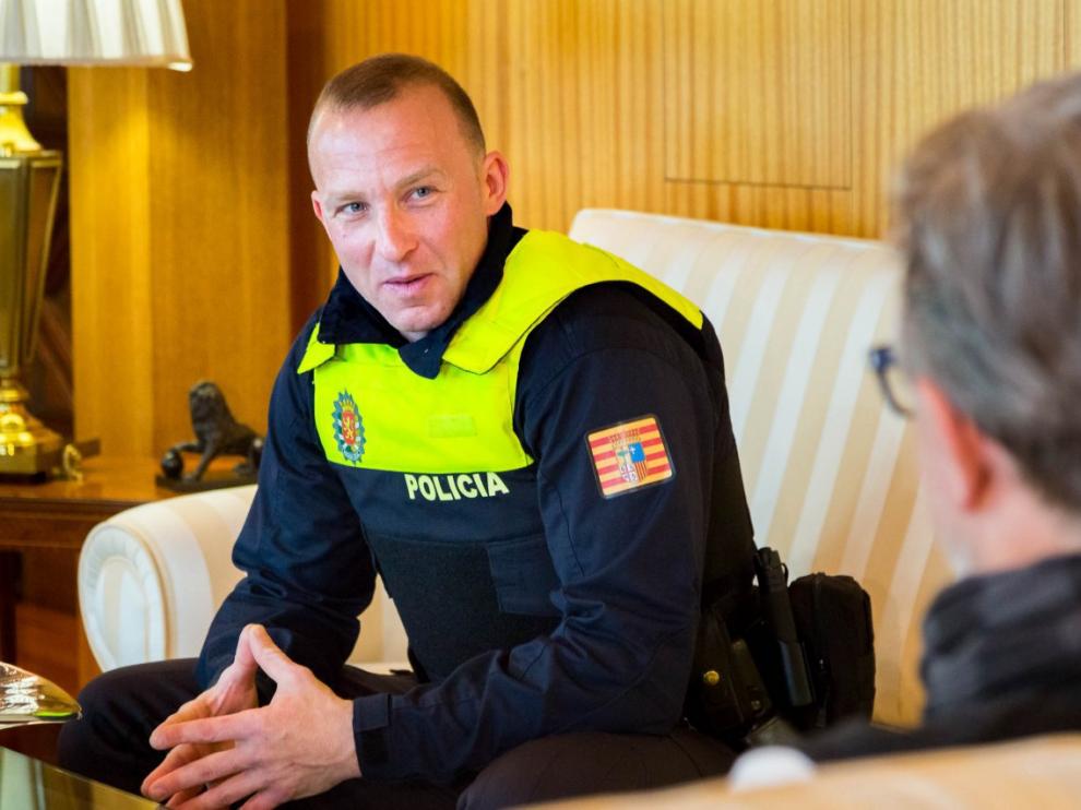 El agente Raún Gurrea se ha entrevistado con el alcalde de Zaragoza