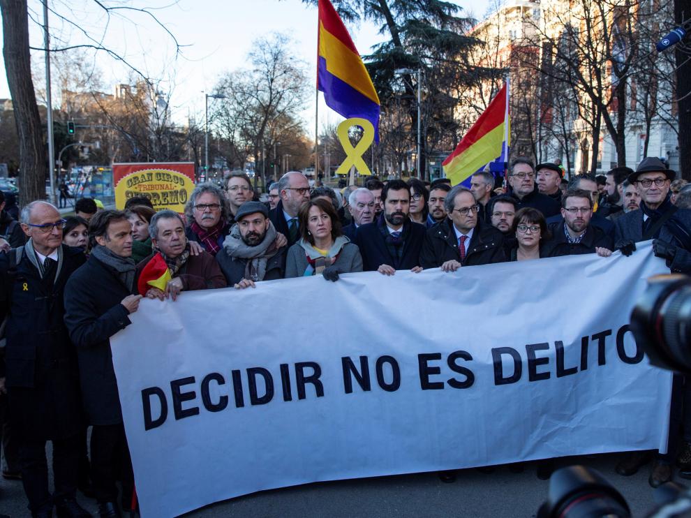 Quim Torra y Roger Torrent frente a la sede del Tribunal Supremo.