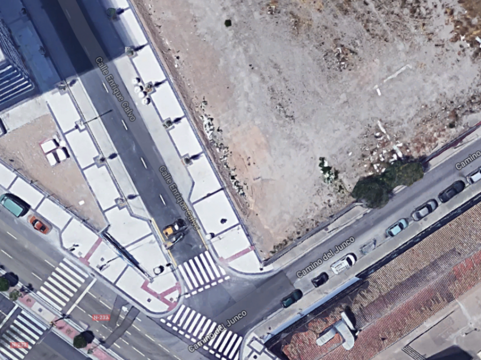 El accidente se produjo en la calle de Enrique Calvo, a la altura del camino del Junco.