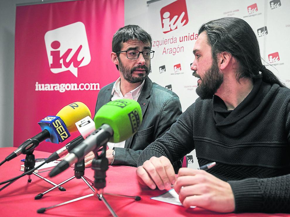 Álvaro Sanz, coordinador de IU-Aragón, y Jorge Sanz, secretario de Organización, este martes.