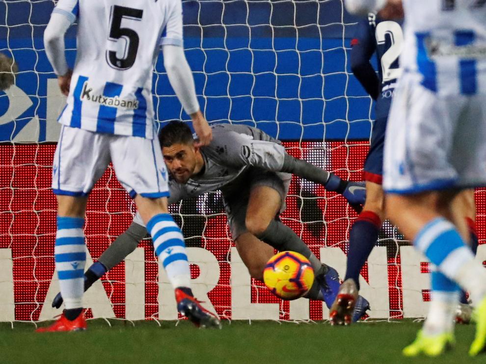 Santamaría, en acción durante el partido de la SD Huesca en Anoeta.