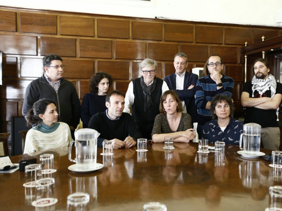 La concejal de Movilidad, Teresa Artigas, en el centro rodeada de todos los miembros del gobierno municipal.