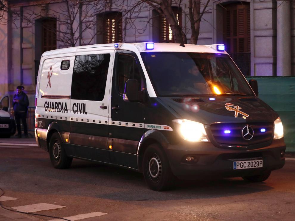 Llegada de un furgón de la Guardia Civil al Tribunal Supremo.