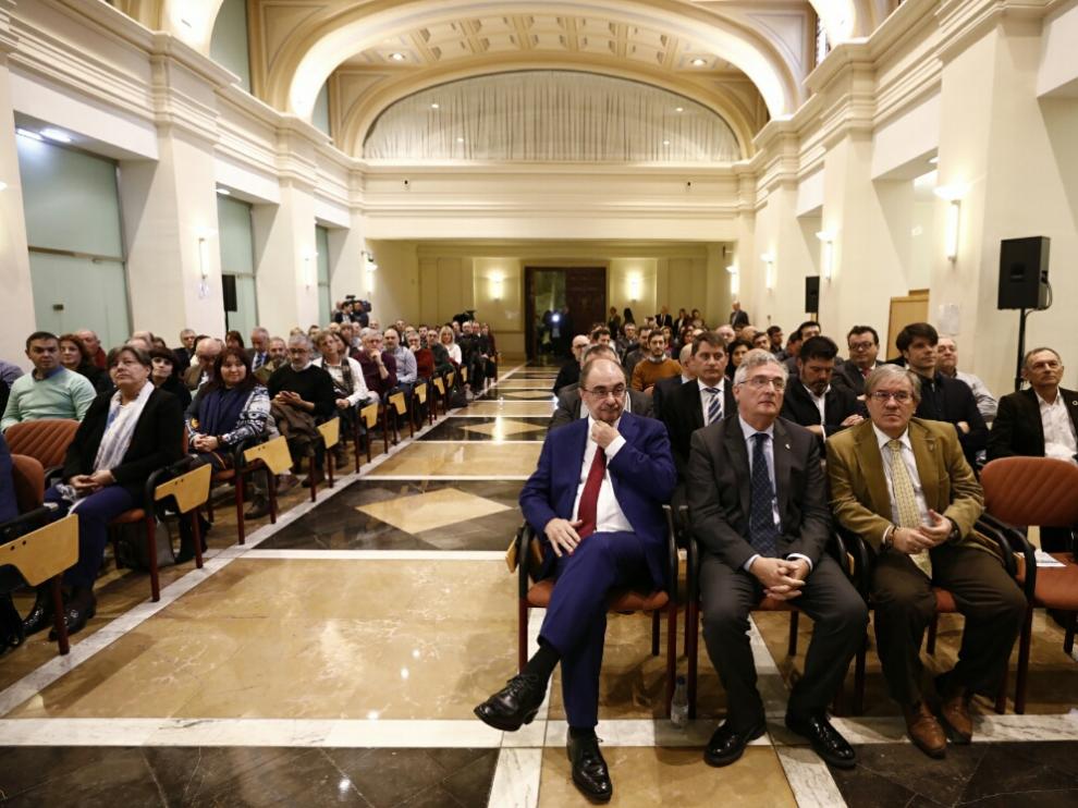 Javier Lambán, en primera fila, en el acto de presentación de la Estrategia Aragonesa de Cambio Climático, este miércoles en Zaragoza.