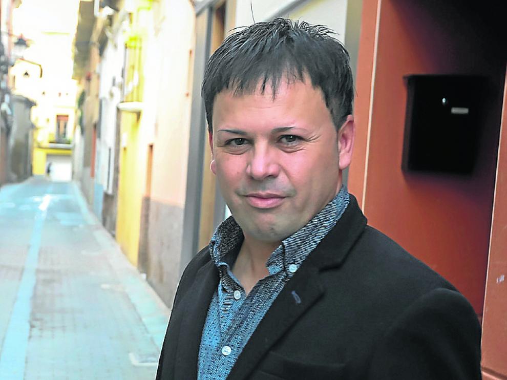 Óscar Sipán en la calle de Las Huertas de Huesca.