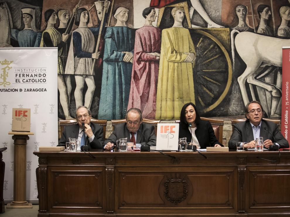 José Carlos Mainer, Carlos Forcadell, Cristina Palacín y Carlos Pérez Anadón, en la presentación.
