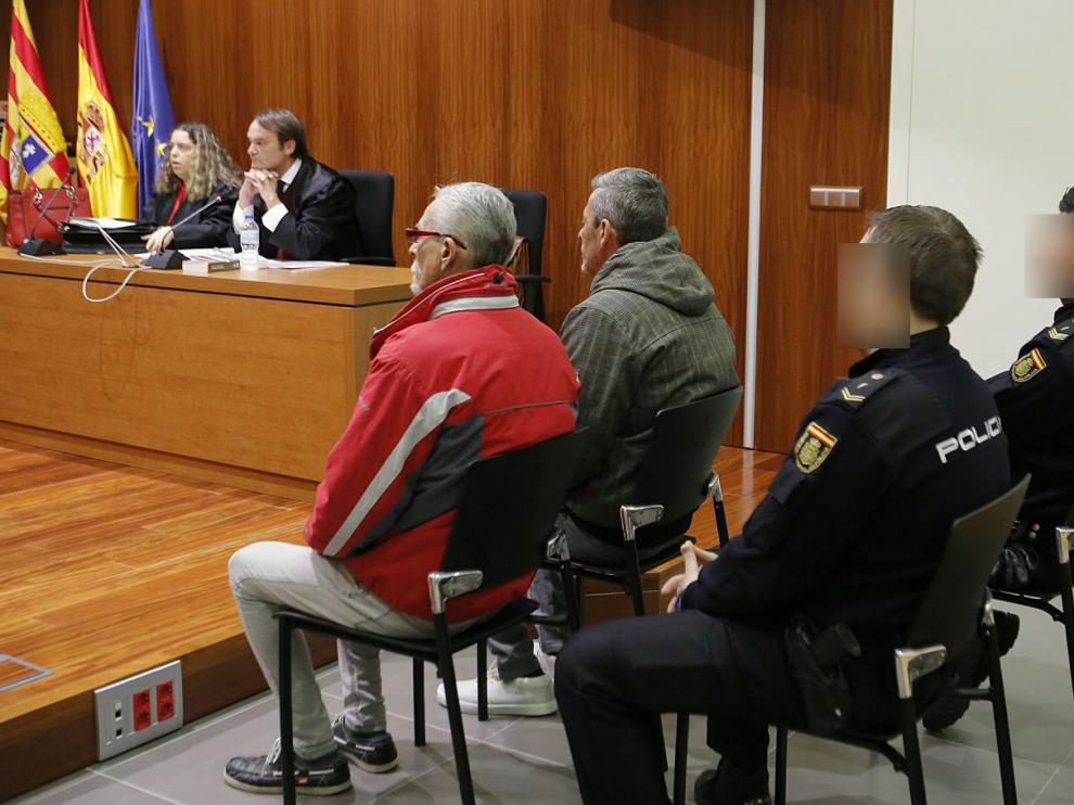 La Fiscalía pide para Vicente F. M. y Vicente F. P. penas de cárcel que suman 13 años.