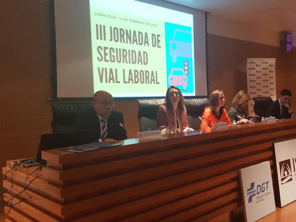 Los participantes hoy en la jornada sobre seguridad laboral vial