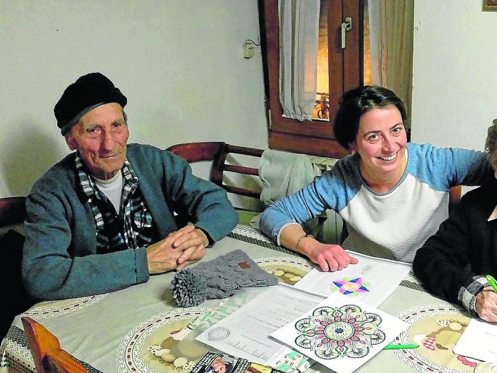 Ramón Hualde y Maxi Campos, en su domicilio de Salvatierra, acompañados por Rosa Roca