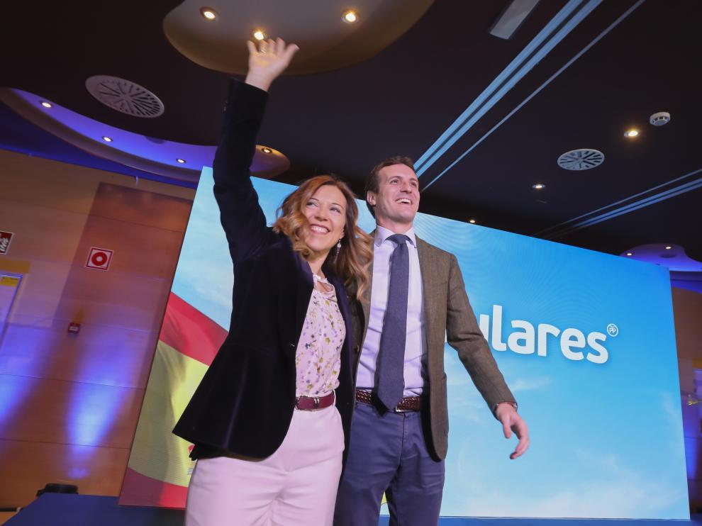 Ana Alós y Pablo Casado en el acto de presentación de la candidata en la capital oscense.