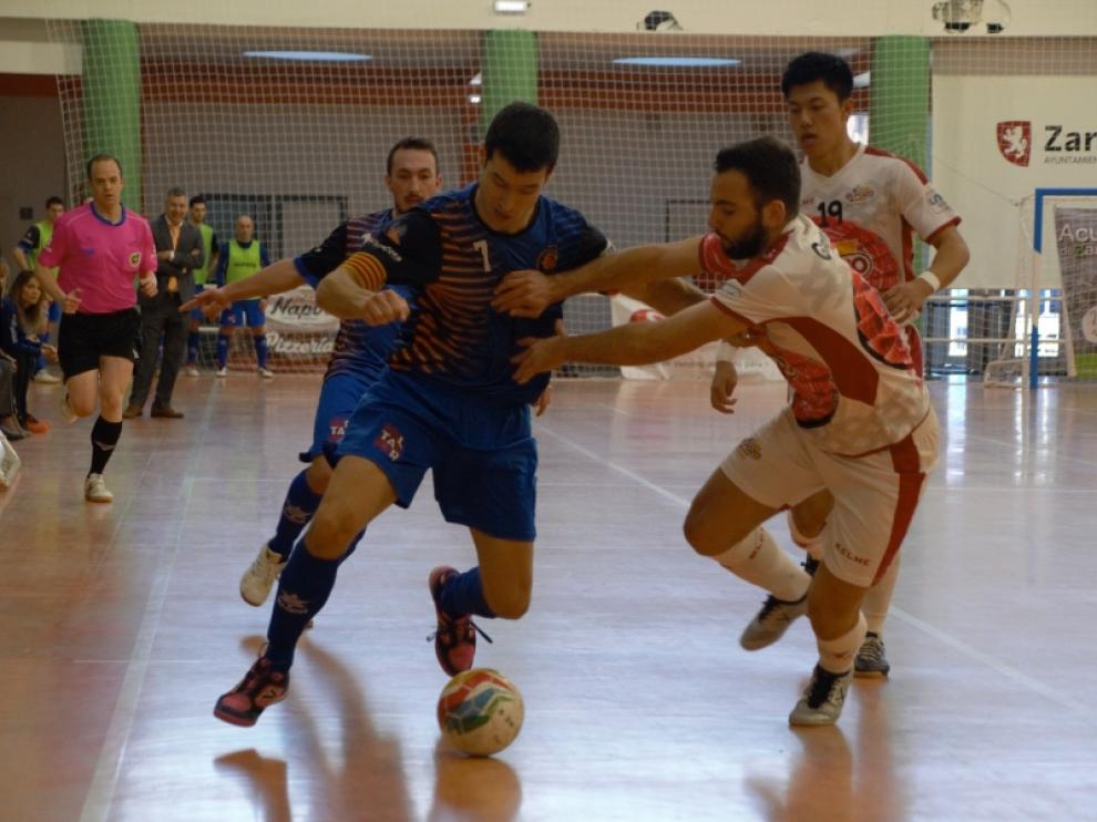 El aragonés Muniesa puga con un jugador visitante