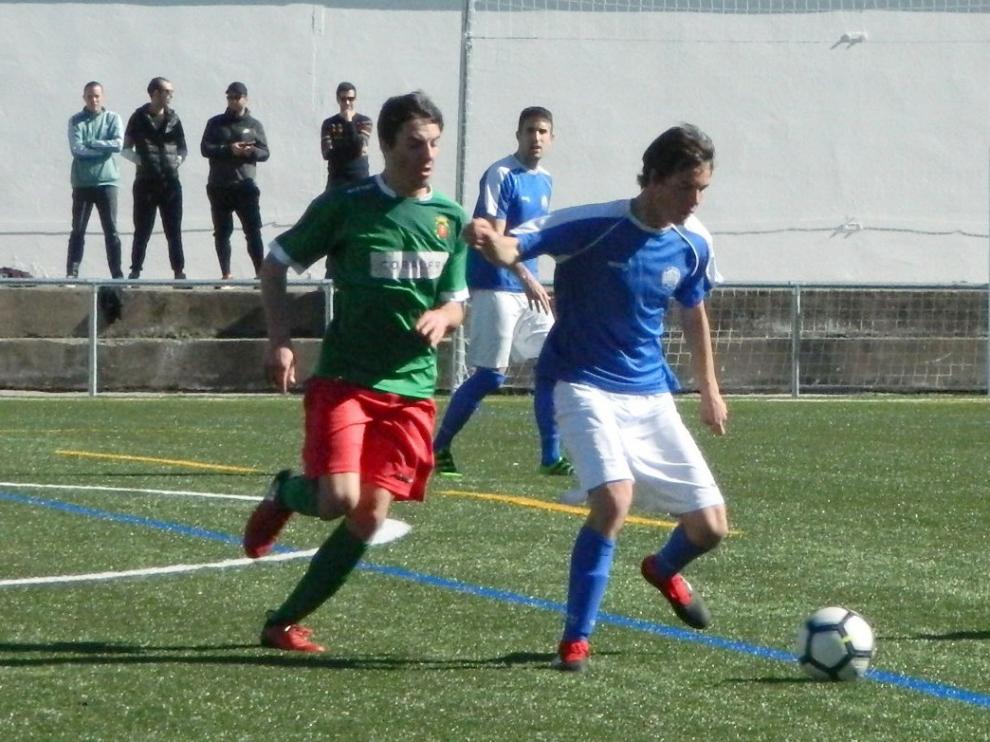 Un lance del partido disputado en el Oroel.