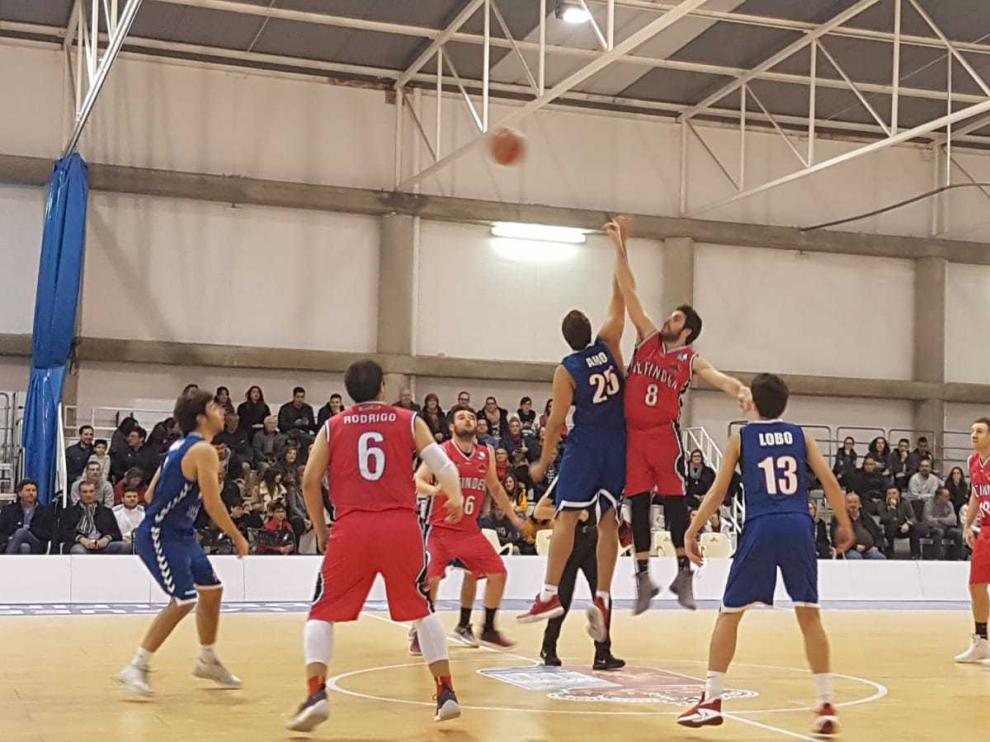 Momento del saque inicial.