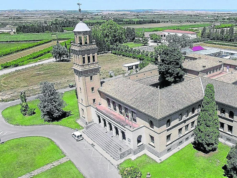 Vista aérea del edificio de la Estación Experimental de Aula Dei.