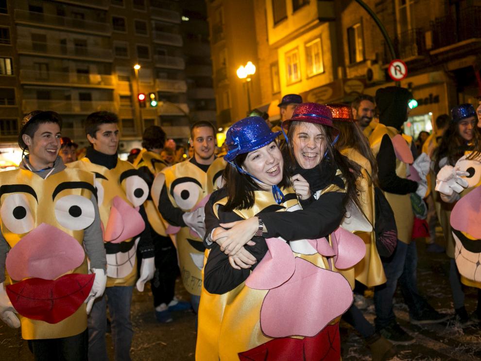 Decenas de Míster Potatos, en una imagen del desfile del año pasado.