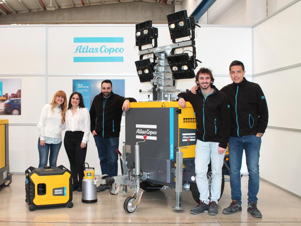 Algunos de los embajadores de Atlas Copco, con sus productos.