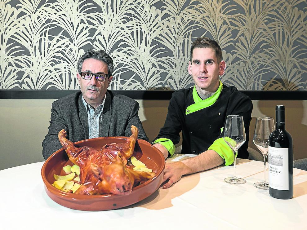 José Manuel Esteban, responsable de sala, y Sergio Hernández, cocinero de Salamero 13.
