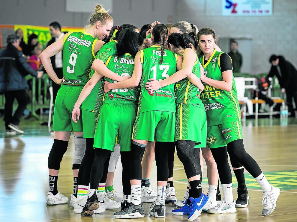 Las jugadoras del Mann Filter, en el pabellón Eduardo Lastrada.