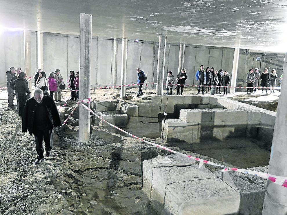 En primer término, las dos cámaras del templo hallado en el yacimiento del Círculo Católico.