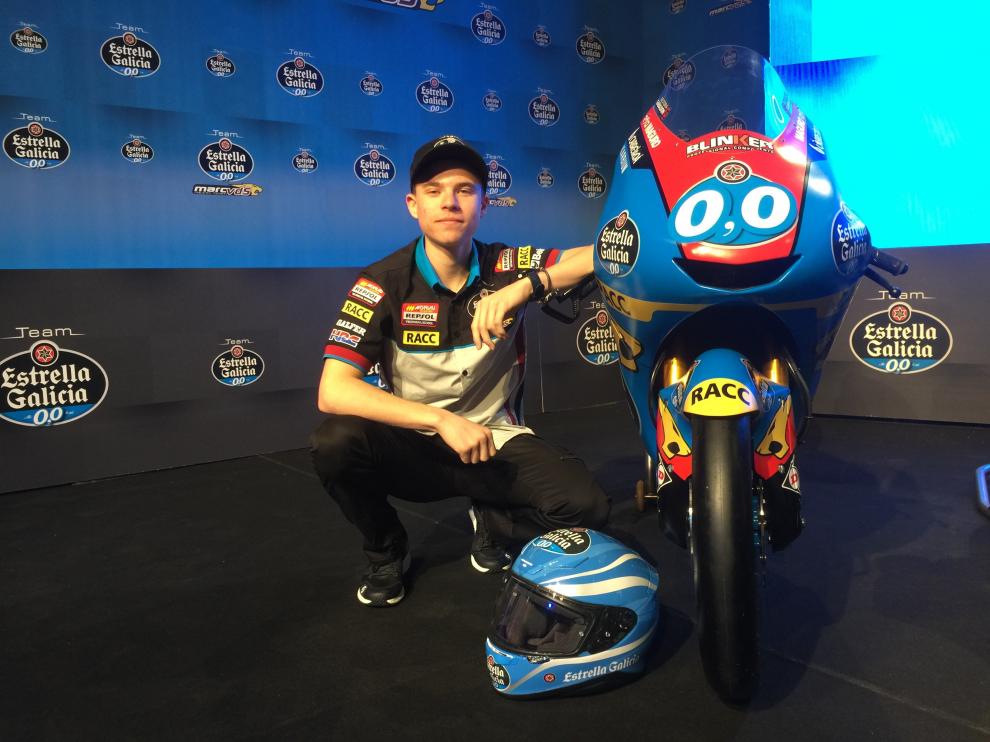 Julián Giral, con su nueva moto.