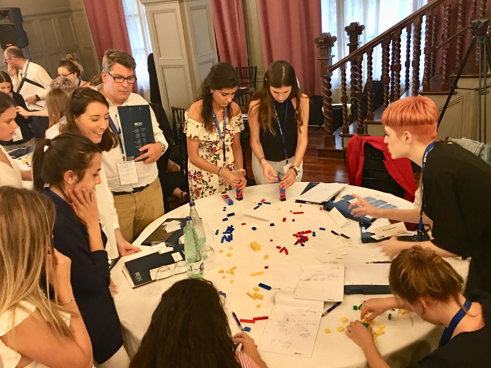 Candidatos de la segunda edición de Talento Aragón Joven en una de las dinámicas de grupo.