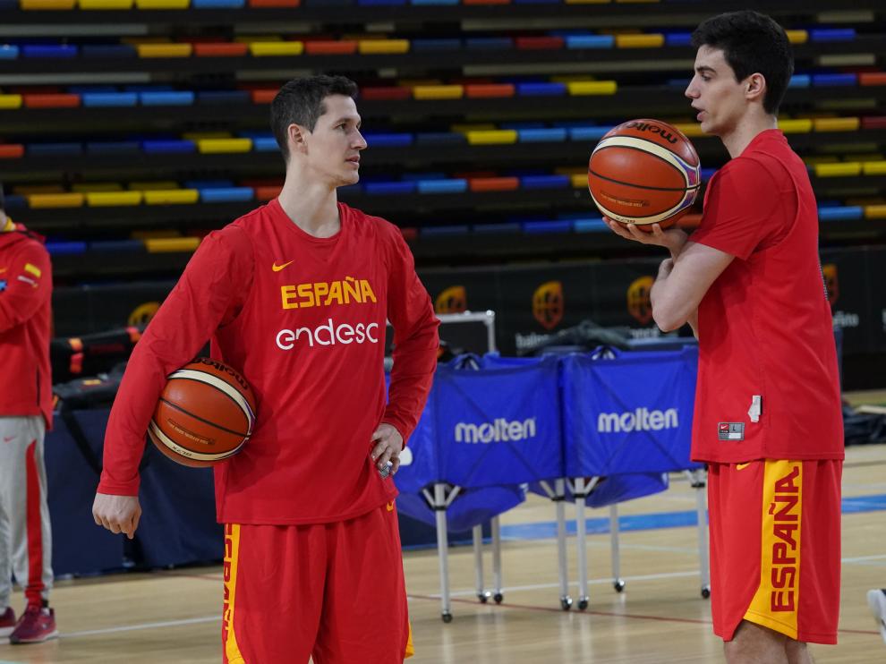 San Miguel y ALocén, durante un entrenamiento de la selección.
