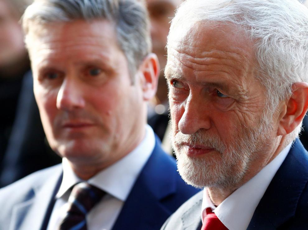 El líder del Partido Laborista británico, Jeremy Corbyn, junto a Michel Barnier.